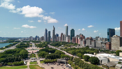 Obraz premium Aerial view of Chicago from Millennium Park on a wonderful summer day