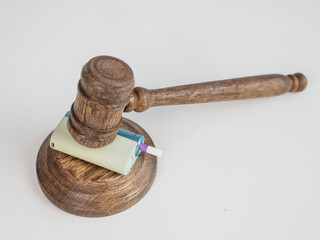 Judge's gavel hits e-cigarette. Smoking ban. Tobacco heating systems. 