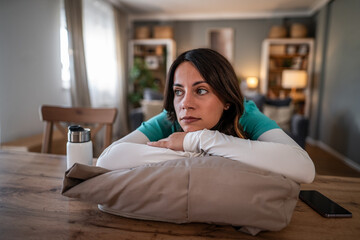 Obraz premium Healthcare worker resting contemplating life at home