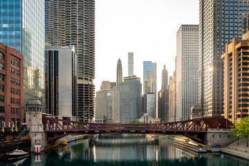 Obraz premium Downtown Chicago skyline with Chicago River 