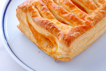 アップルパイ - サクサクしたパイ生地が美味しそうな、リンゴをたっぷり使ったアップルパイ
