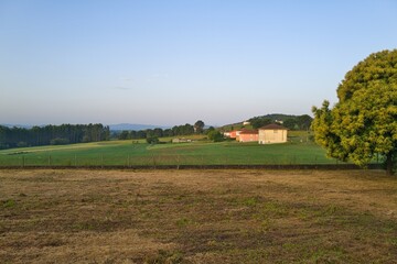 경관, 들판, 목초, 농장, 네이처, sky, home, green, 경작, 농촌, 시골, 여름, 목초지, 나무, 국가, 구름, 동네, blue, 고개, 봄, 경치, 수평선, 축사