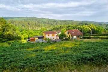 home, 경관, 동네, sky, 네이처, 마운튼, 목초, 농촌, green, 들판, 시골, 농장, 국가, 여름, 고개, 건축, 건물, 나무, 여행, 에우로파, 경치, 나이든, 목초지