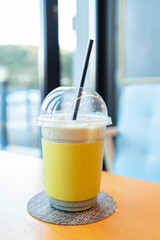 テドゥンサンホテルのカフェでいただくアイスヨモギラテ