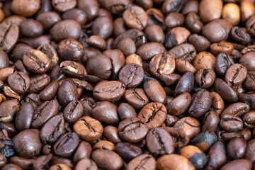 Cozy coffee bean visual setting, Inviting coffee environment with warm lighting, Relaxed cafe atmosphere highlighted by roasted bean visuals and soft illumination