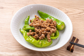 万願寺とうがらしのそぼろ餡かけ