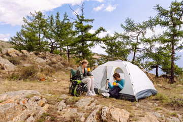 Fototapeta premium Enjoying a peaceful camping experience with friends in a beautiful natural setting