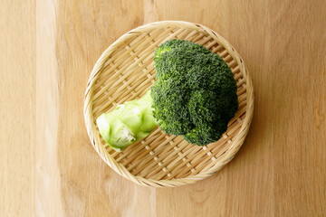 ザルに盛ったブロッコリー