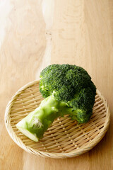 ザルに盛ったブロッコリー