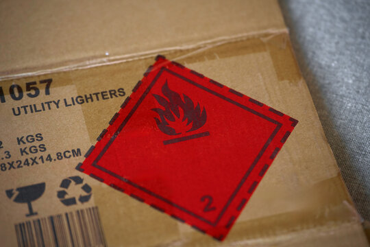 Flammable material warning on shipping carton