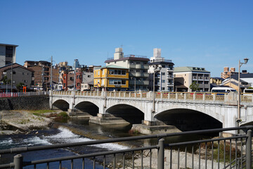 青空の京都七条大橋 © ykimura65