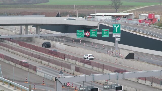 Autobahn A1 Limmattaler Kreuz Baustelle Nordumfahrung Z&uuml;rich im Dezember 2025 nachdem die zweite Gubrist Tunnel R&ouml;hre freigegeben wurde