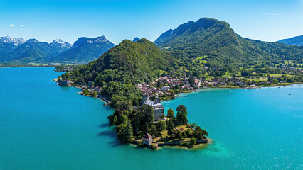 Fototapeta premium Aerial view of the Château de Duingt (Duingt Castle) on an island connecter to the shore of Lake Annecy by a causeway in Haute Savoie, Auvergne-Rhône-Alpes, France