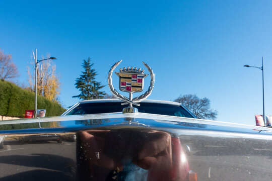 Plasencia, Spain - December 14, 2025: Classic white Cadillac limousine, luxury on wheels. Detail of the logo on the radiator