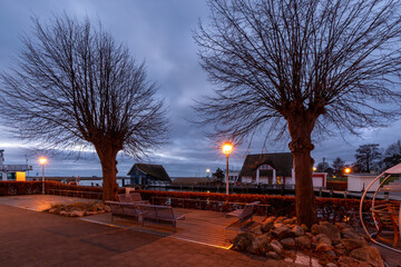 Zur D&auml;mmerung am Hafen in Zingst.