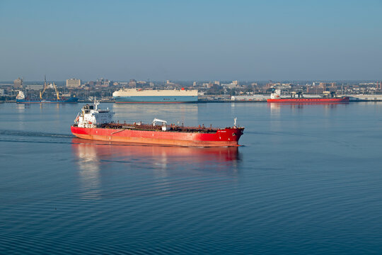Medium-range tanker STI Bronx sails into Charleston Harbor, SC, USA, passing Columbus Street Terminal and three moored vessels on December 26, 2025.