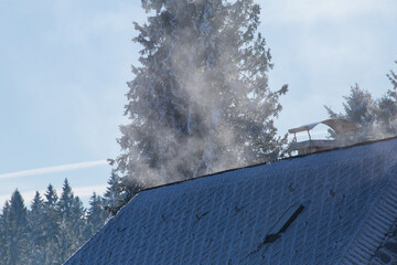 schnee verdunstet in der sonne