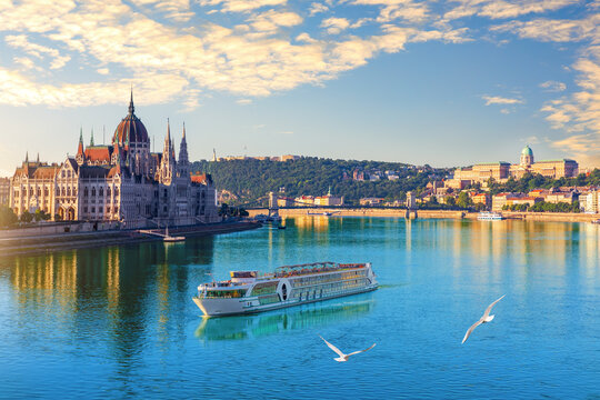Evening view of the Parliament of Hungary and Danube River cruise ships, Budapest