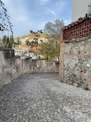 Obraz premium Scenic View of Granada's Historic Streets
