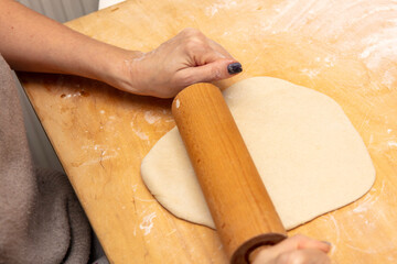 Ręczne robienie pierogów, przygotowania do świąt © hunter76