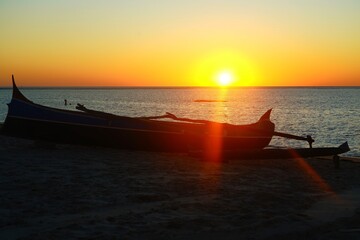Soir&eacute;e d'une pirogue en pause