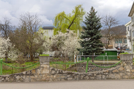 Town Park Garden Orsova Romania Cloudy Spring Day Travel