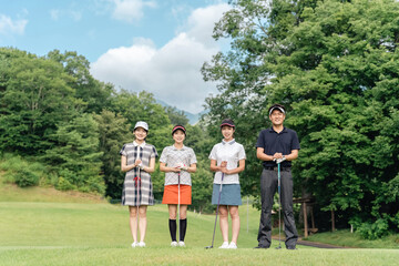 Men and women who came to play golf, golf school, golf lessons, teachers and students giving golf classes