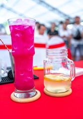 Fresh fruit juices made from a variety of fruits, vegetables, and roots contain many vitamins and minerals that are very beneficial to human health during work.