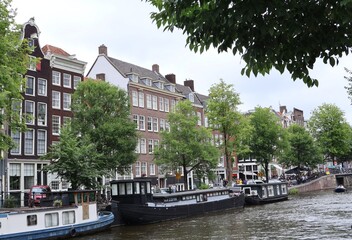 Naklejka premium Houseboats moored on the Prinsengracht canal in Amsterdam, Netherlands 
