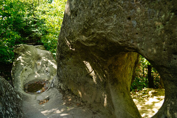 L'insolita formazione rocciosa chiamata Ponte del Diavolo o Ponte d'Ercole, a Brandola nel parco...