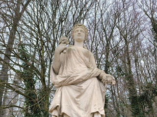 Fototapeta premium statue of Flora, Saint-Cloud park, Paris