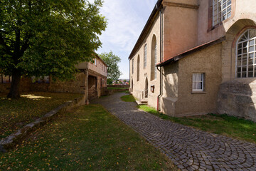 Kirchenburg in Kaltensundheim einem Ortsteil der Stadt Kaltennordheim, Biosph&auml;renreservat Rh&ouml;n, Landkreis Schmalkalden-Meiningen in Th&uuml;ringen, Deutschland