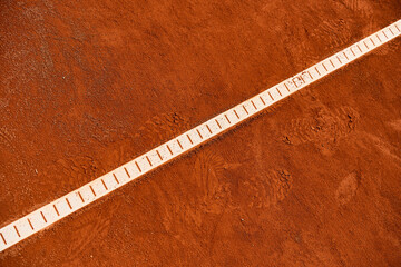 Tennis court with measurement on clay surface © Cavan