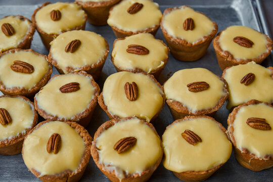 creamy pecan pie with creamy filling
