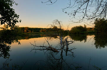 Sonnenuntergang im Vogelschutzgebiet NSG Garstadt bei Heidenfeld im Landkreis Schweinfurt, Unterfranken, Bayern, Deutschland