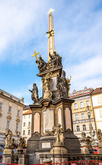 Obraz premium Prague, Czechia - October 7, 2024: Baroque Column of the Holy Trinity in Malostranské náměstí (Lesser Town Square), main square of Prague's Malá Strana (Lesser Town) neighborhood, Prague, Czech Republ