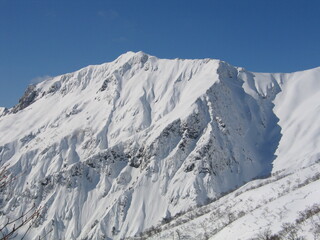 Obraz premium 谷川岳の登山道から見た俎嵓の景色である。あまりにも急峻で登山道は無い。眺めるには素晴らしい