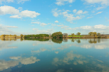 Fototapeta premium 冬の矢切の渡しの風景 東京都葛飾区柴又