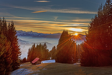 Allg&auml;u - Sonnenuntergang - winterlich - Alpen - Berge - Urlaub - Schnee - Wandern