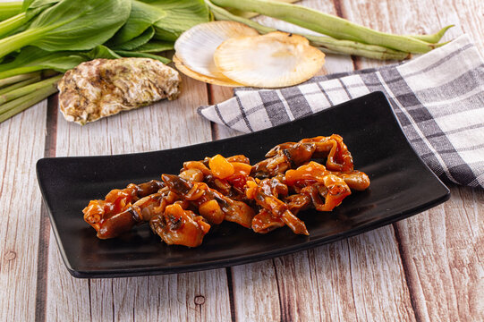 Razor shell mollusk with sauce
