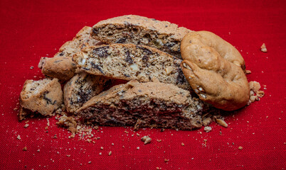These Christmas cookies with hazelnuts and chocolate chips are crumbly and fragrant treats, ideal...