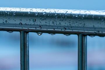 手すりについた水滴