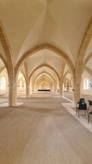 Fototapeta premium Belle vue panoramique du dortoir du bâtiment des Convers de l'abbaye de Clairvaux (Champagne, France)