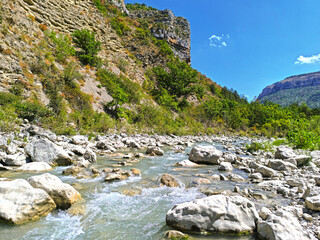 Rivi&egrave;re Bu&euml;ch &agrave; Serres dans les Hautes Alpes
