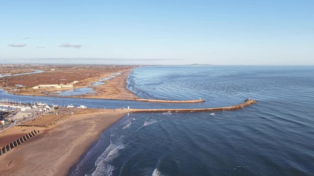 Valras plage et l'embouchure de l'Orb dans l'H&eacute;rault en Occitanie (France)