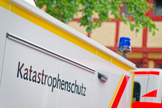 Katastrophenschutz vehicle with blue warning beacons