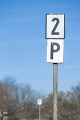 Pfeiftafel vor unbeschranktem Bahn&uuml;bergang