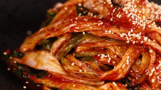 Freshly Made Geotjeori Kimchi - 고소한 깨를 뿌려 갓 버무려낸 아삭한 배추 김치 겉절이
