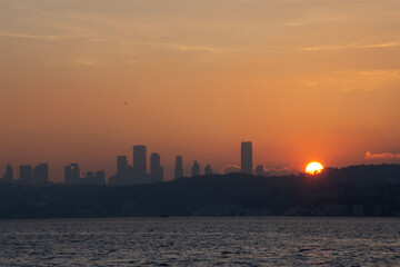 Naklejka premium sunset over the city