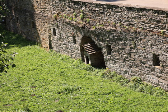 Impressionen von Burg Schnellenberg oberhalb der Stadt Attendorn im Sauerland	
